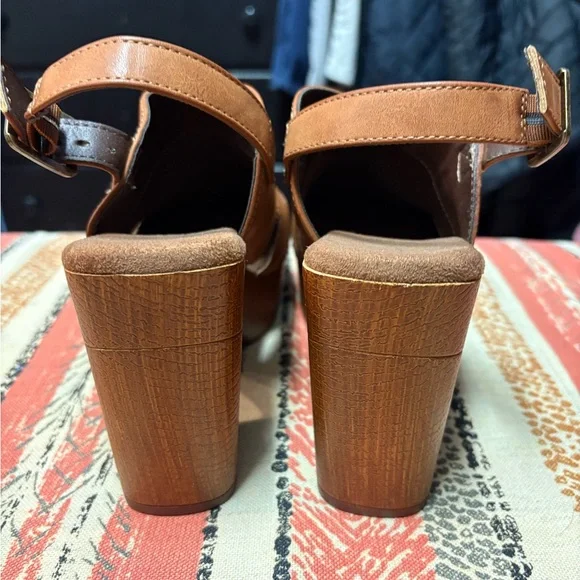 NWOT White Mountain Brown Platform Clogs - Picture 5 of 5